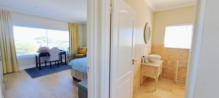 5 Bedroom Property for Sale in Sandbaai Western Cape